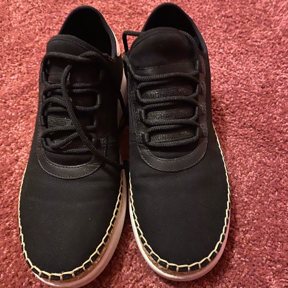 Shoes - Picture 2 of 8